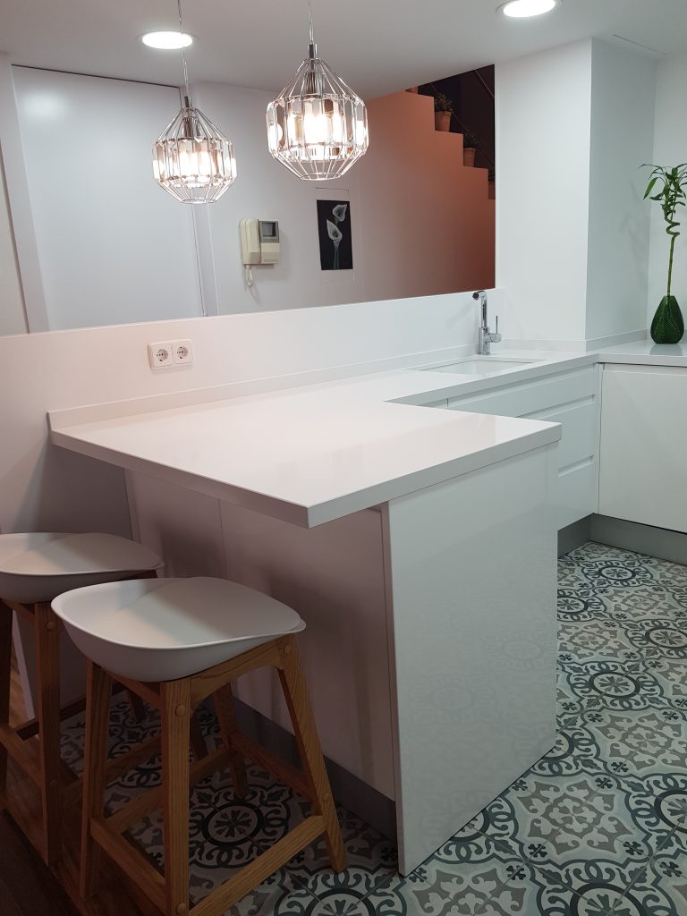 Barra de la cocina reformada en Cornellà