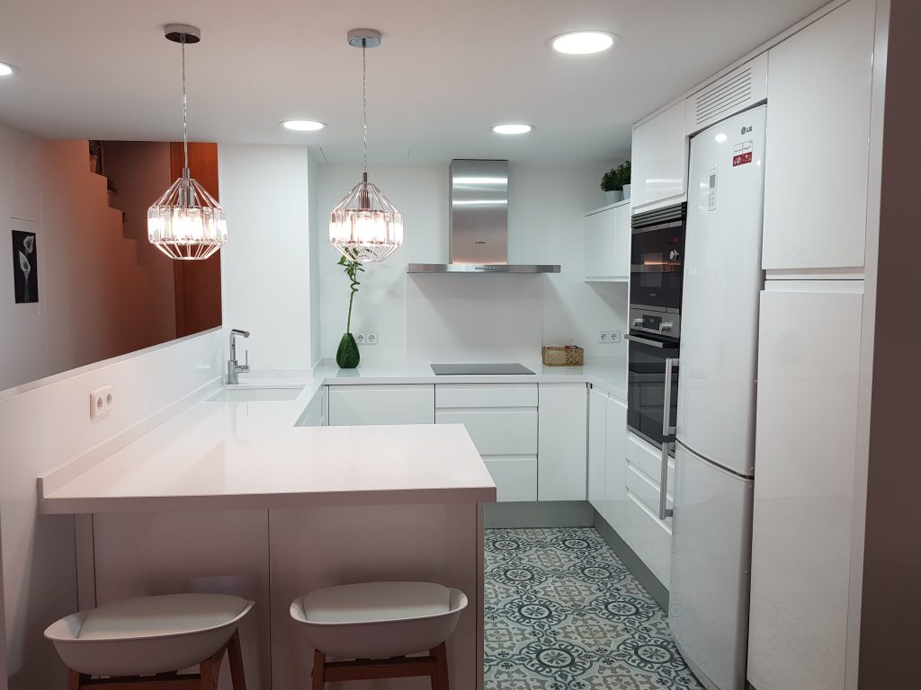 Acabados de una cocina reformada en Cornellà